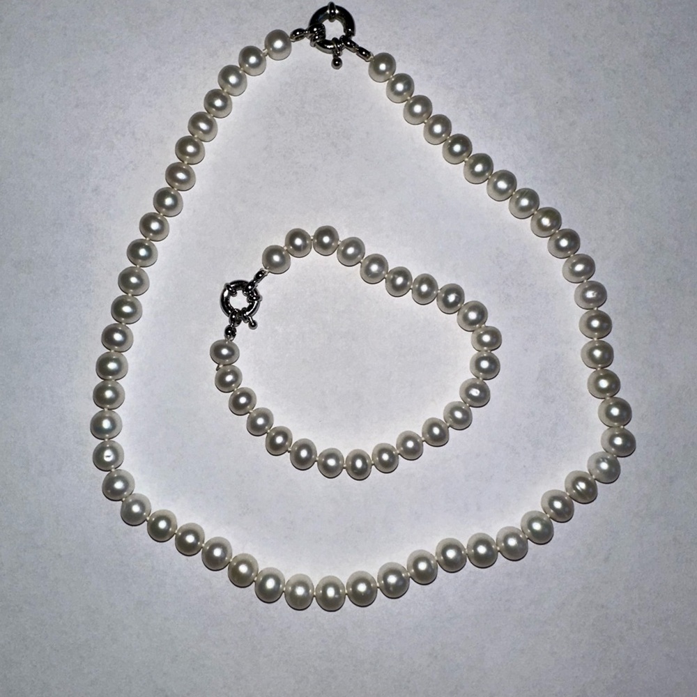 Elegant White Pearl Necklace and Bracelet Set